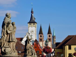 Würzburg ehrt drei Engagementträger mit Kulturmedaillen 2025